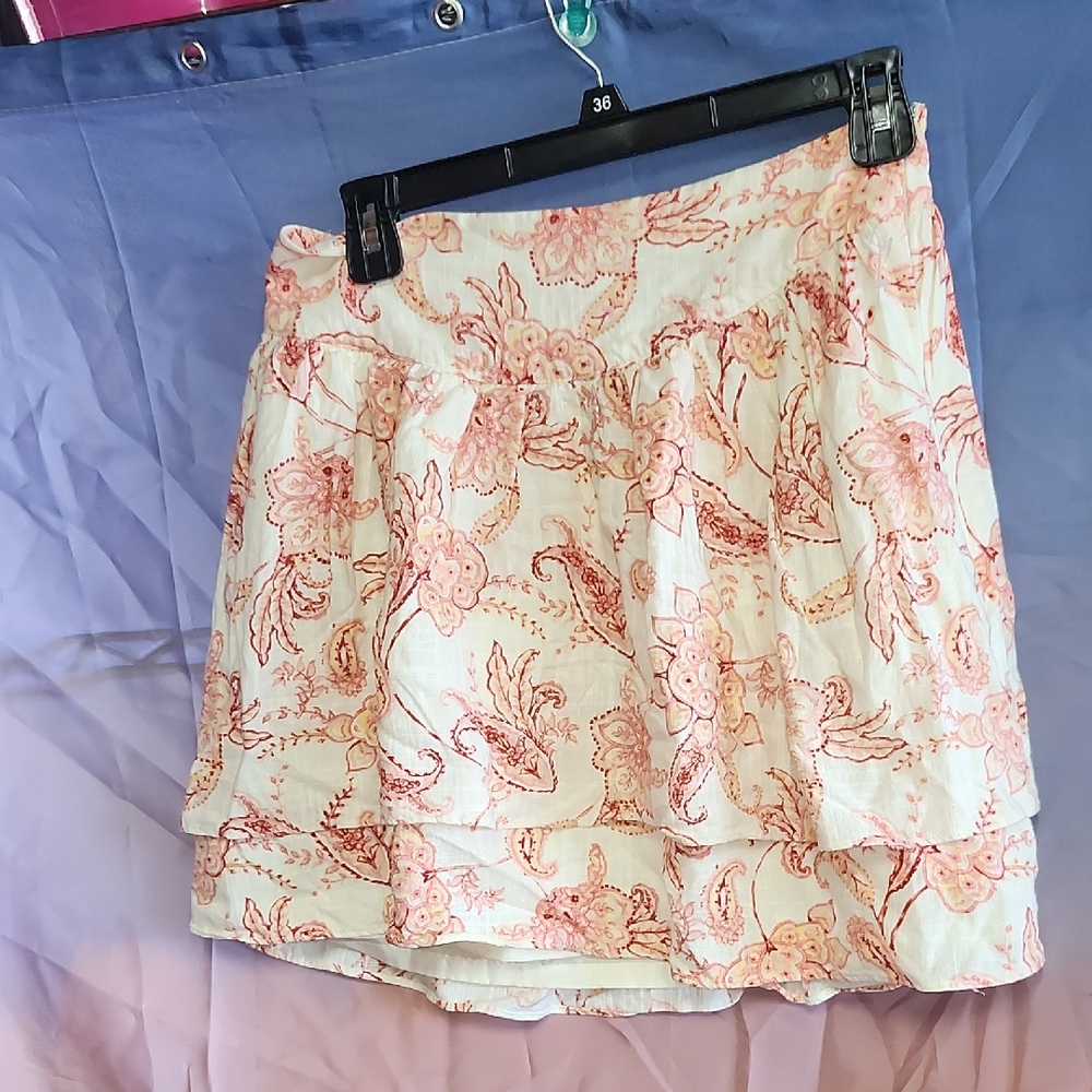 *Nwt Express Pink and Cream Floral Mini Skirt